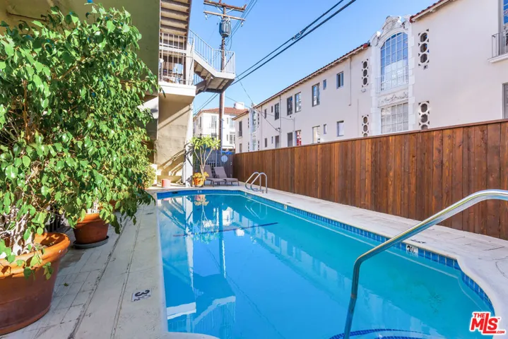 1260 N Kings Road 12, West Hollywood, California 90069