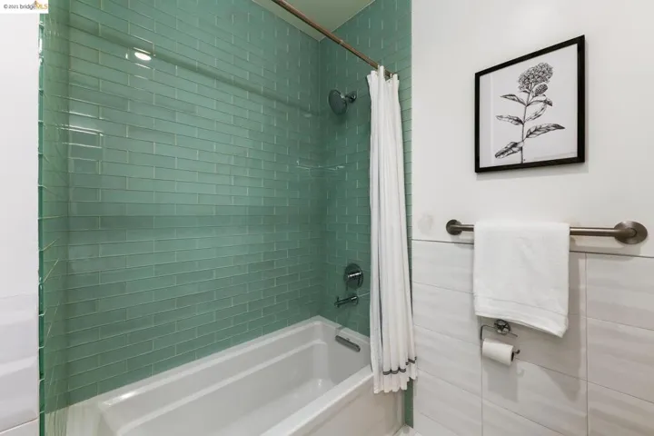 425 Clifton St 425, Oakland, California 94618