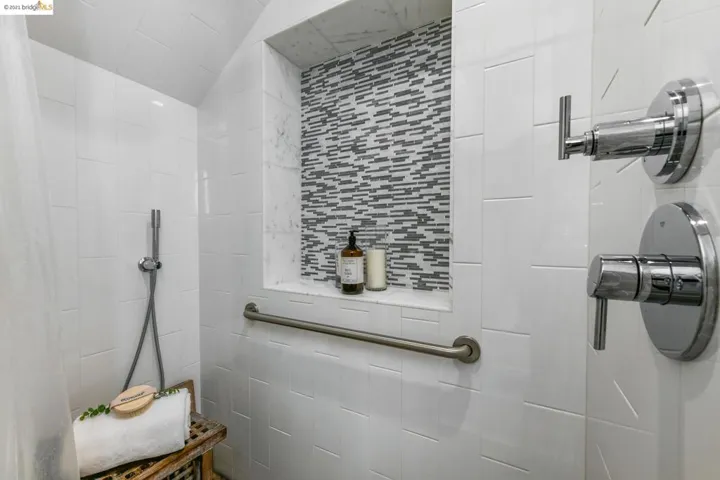 425 Clifton St 425, Oakland, California 94618