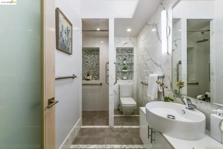 425 Clifton St 425, Oakland, California 94618