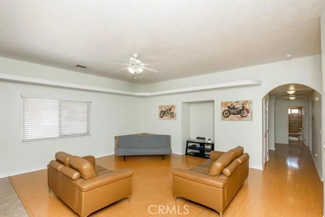 18555 Temecula Avenue, Hesperia, California 92345