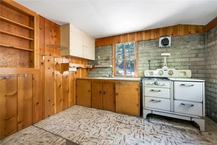 3 Lost Creek, Angelus Oaks, California 92305