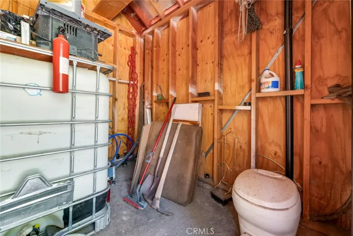 Water storage tank