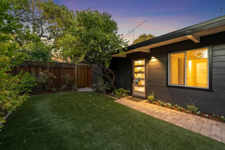 , Palo Alto, California 94306
