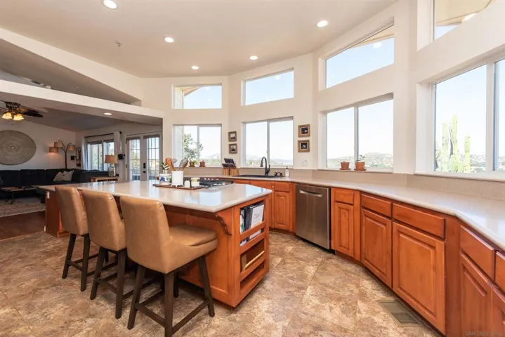 Eat-in kitchen