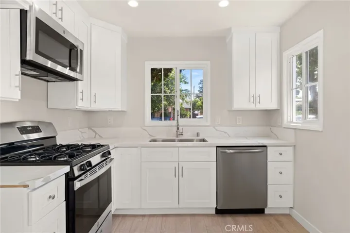 2471 Caspian Avenue, Long Beach, California 90810