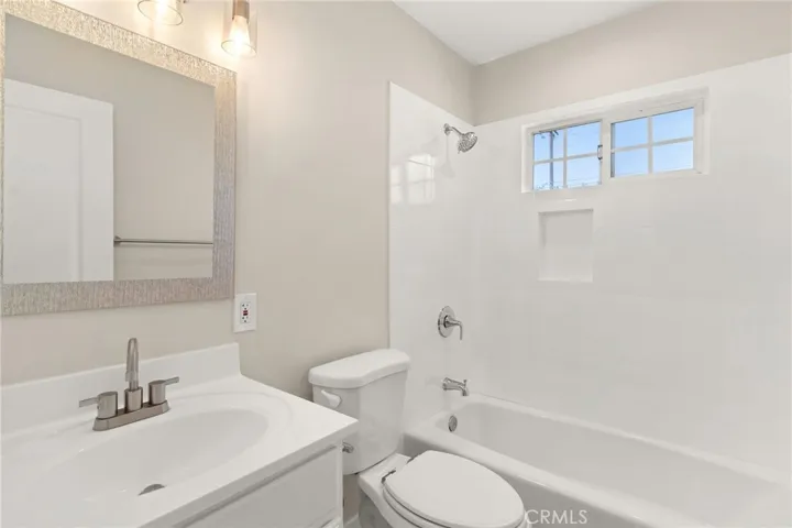 2471 Caspian Avenue, Long Beach, California 90810