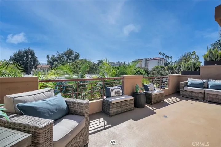 138 S Broadway, Redondo Beach, California 90277