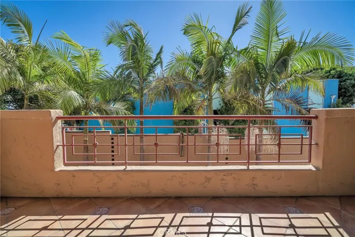 138 S Broadway, Redondo Beach, California 90277