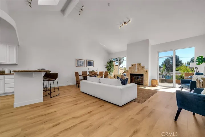 138 S Broadway, Redondo Beach, California 90277
