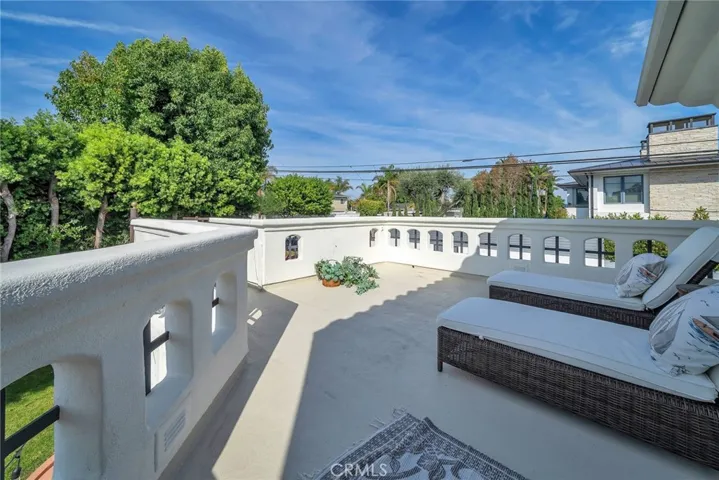 private balcony off primary