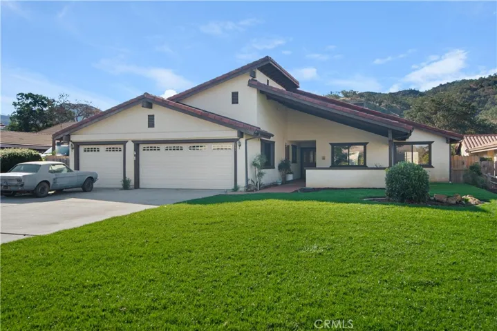 Convenient 3 car garage and driveway parking