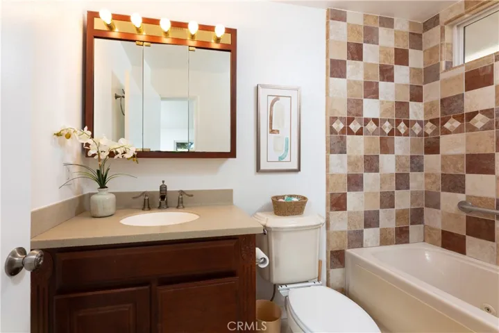 2170 Radnor Avenue, Long Beach, California 90815