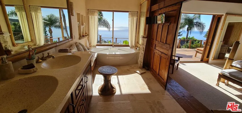 20404 Little Rock Way, Malibu, California 90265