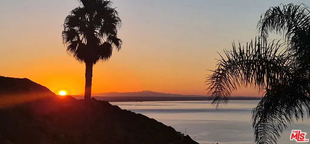 20404 Little Rock Way, Malibu, California 90265