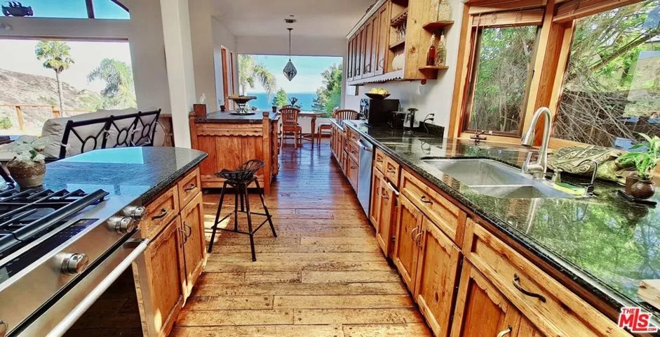 20404 Little Rock Way, Malibu, California 90265
