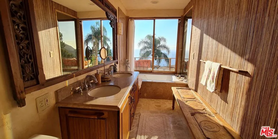 20404 Little Rock Way, Malibu, California 90265