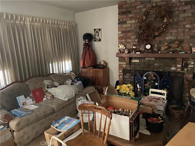 11708 Tarron Avenue, Hawthorne, California 90250