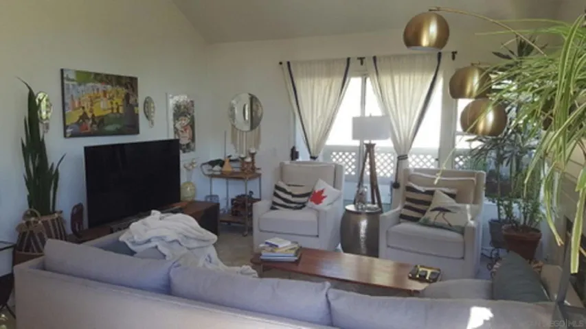 27529 Calinda, Mission Viejo, California 92692