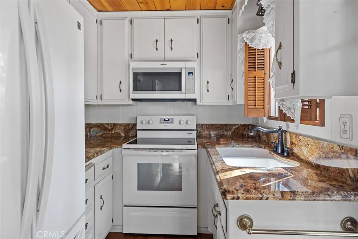 31405 Pinehurst Drive, Running Springs, California 92382