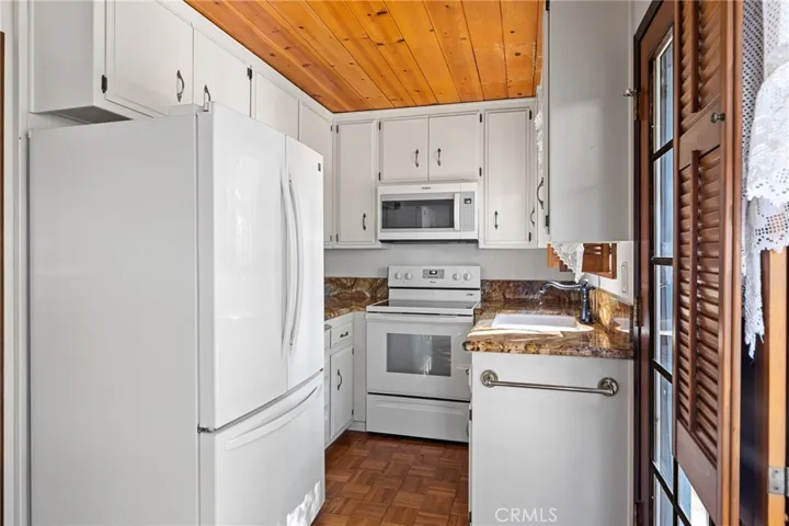 31405 Pinehurst Drive, Running Springs, California 92382