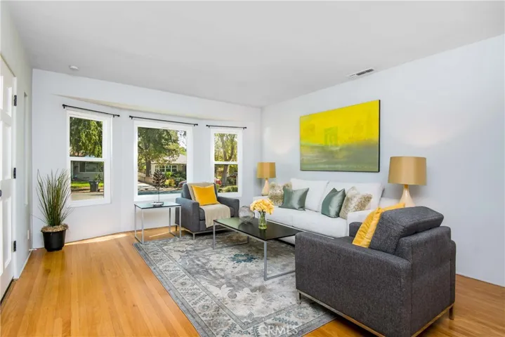 6223 Farmdale Avenue, North Hollywood, California 91606