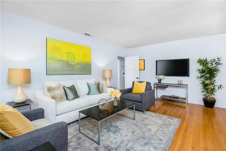 6223 Farmdale Avenue, North Hollywood, California 91606