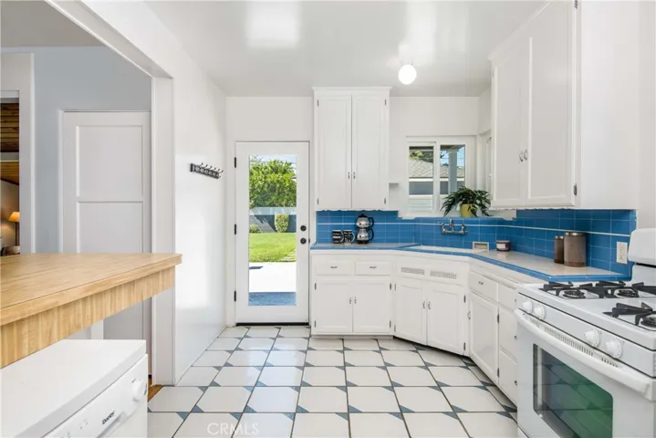 6223 Farmdale Avenue, North Hollywood, California 91606