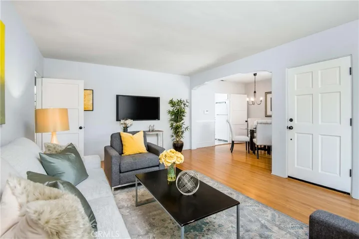 6223 Farmdale Avenue, North Hollywood, California 91606