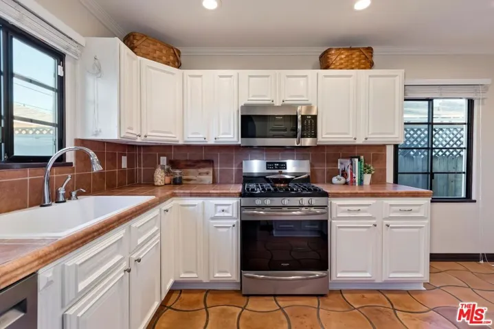 8955 Beverlywood Street, Los Angeles, California 90034