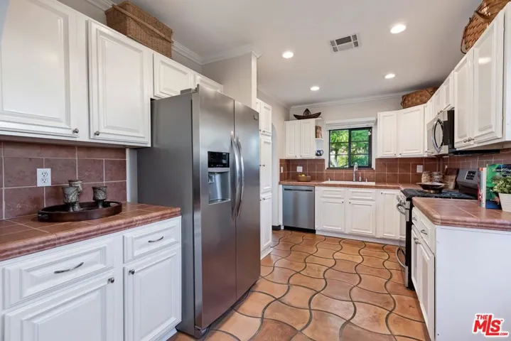 8955 Beverlywood Street, Los Angeles, California 90034