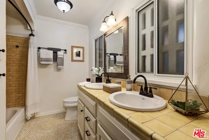 8955 Beverlywood Street, Los Angeles, California 90034
