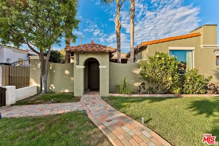 8955 Beverlywood Street, Los Angeles, California 90034