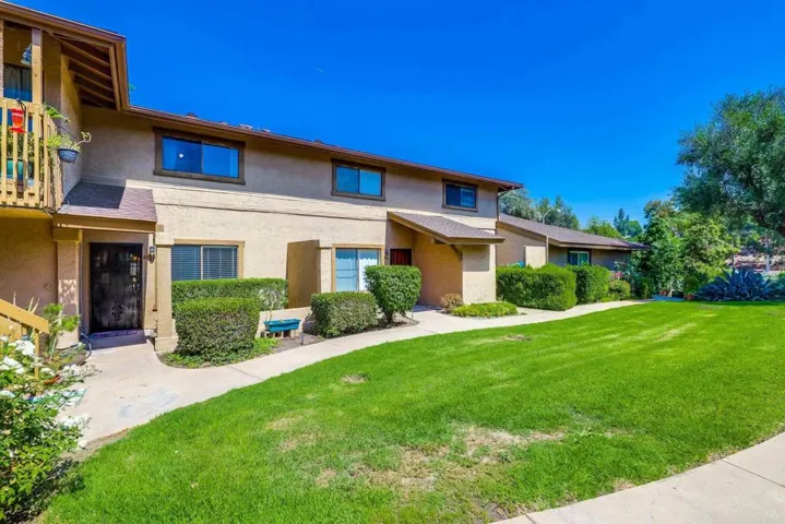 8041 Calle Fanita, Santee, California 92071
