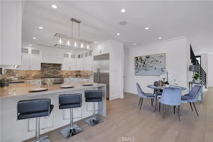 1041 E Palm Avenue, Burbank, California 91501