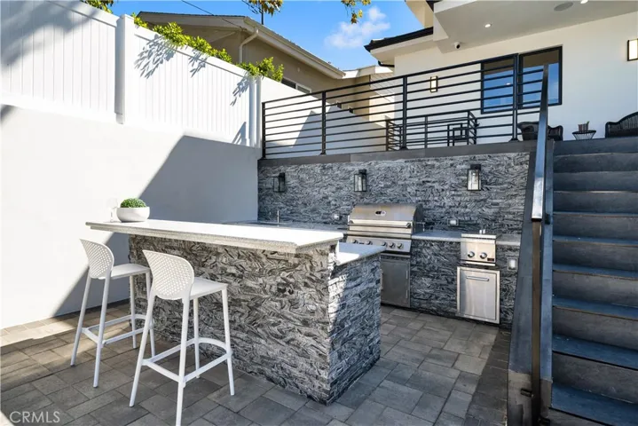 1041 E Palm Avenue, Burbank, California 91501
