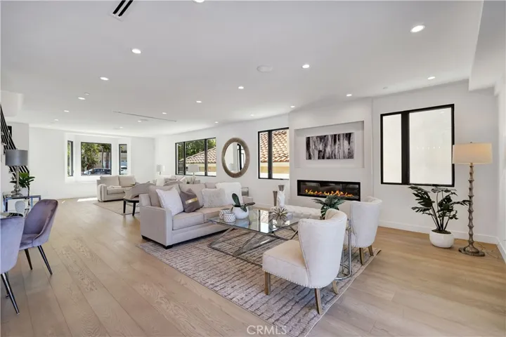 1041 E Palm Avenue, Burbank, California 91501