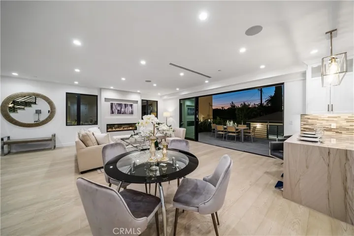 1041 E Palm Avenue, Burbank, California 91501
