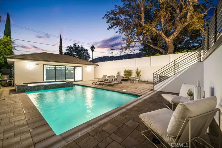 1041 E Palm Avenue, Burbank, California 91501