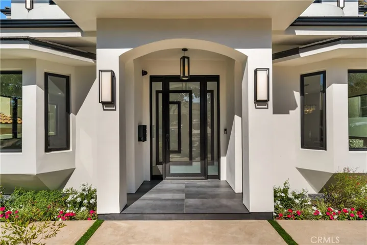 1041 E Palm Avenue, Burbank, California 91501