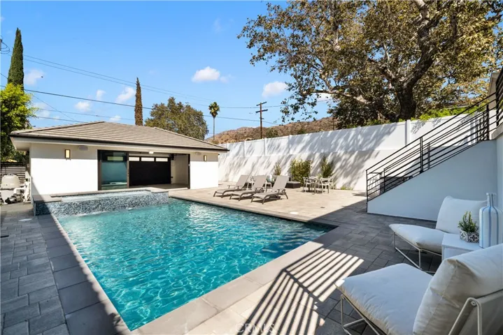 1041 E Palm Avenue, Burbank, California 91501