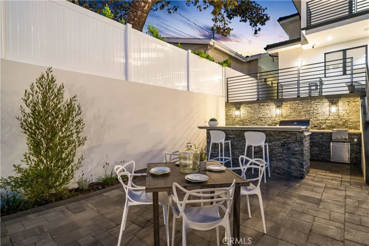 1041 E Palm Avenue, Burbank, California 91501