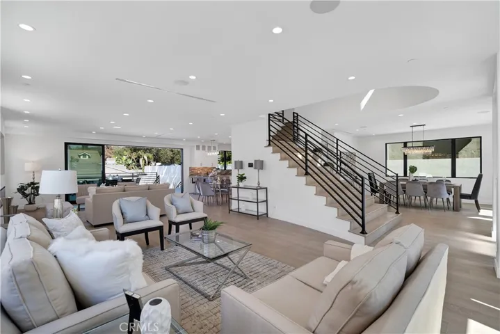 1041 E Palm Avenue, Burbank, California 91501