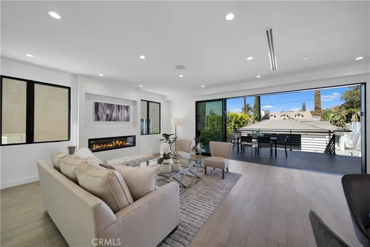 1041 E Palm Avenue, Burbank, California 91501