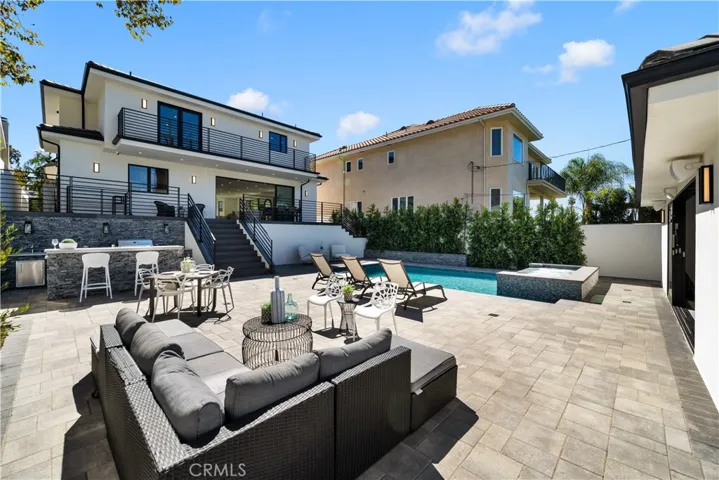 1041 E Palm Avenue, Burbank, California 91501