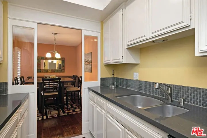 836 S Bundy Drive 405, Los Angeles, California 90049