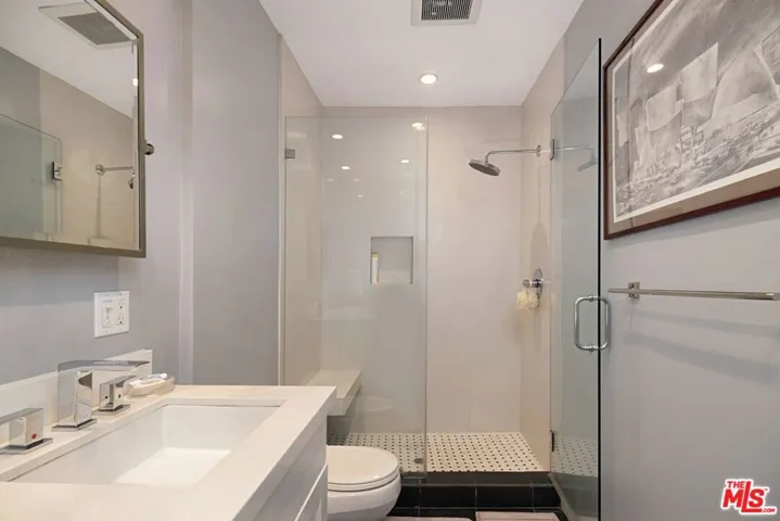 836 S Bundy Drive 405, Los Angeles, California 90049
