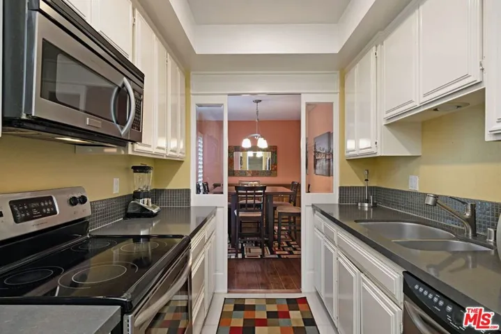 836 S Bundy Drive 405, Los Angeles, California 90049
