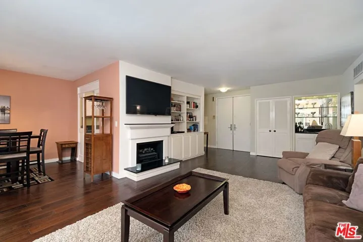 836 S Bundy Drive 405, Los Angeles, California 90049