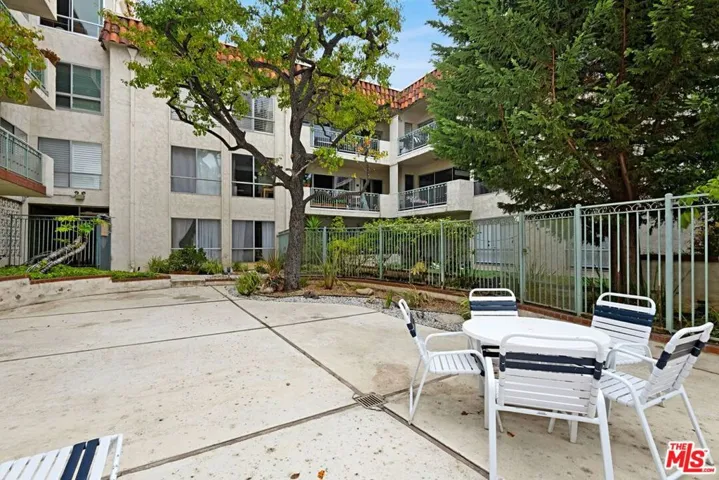836 S Bundy Drive 405, Los Angeles, California 90049